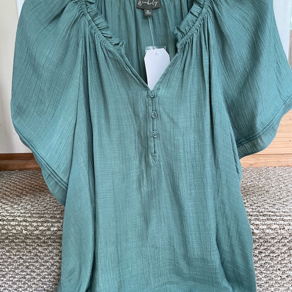 Wonderly Green Relaxed Tunic with Ruffled Sleeves